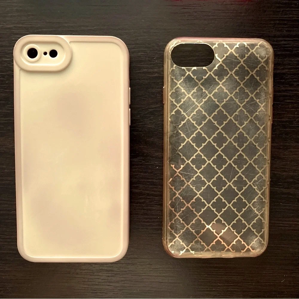 Set of 2 Apple iPhone SE / iPhone 7 cases 6.1”